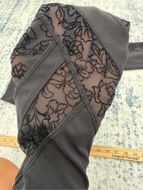 lululemon athletica Black women's Leggings with Subtle sheer Patterned Panels